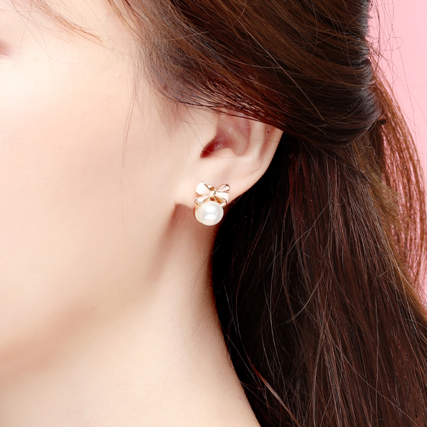 Bow & Pearl view 3